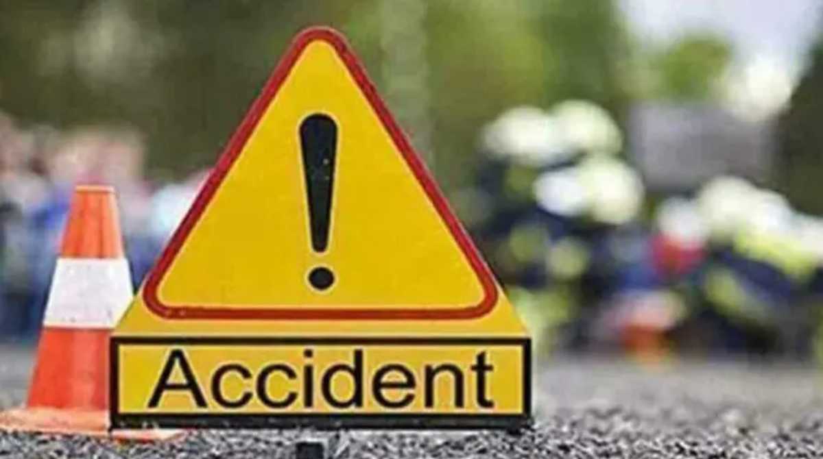Uttarakhand News Hadakhan temple Nainital accident Uttarakhand road accident Haldwani road accident News Todayz उत्तराखंड के नैनीताल मे हुआ दर्दनाक हादसा, ट्रक से रौंदकर दो युवकों की मौत