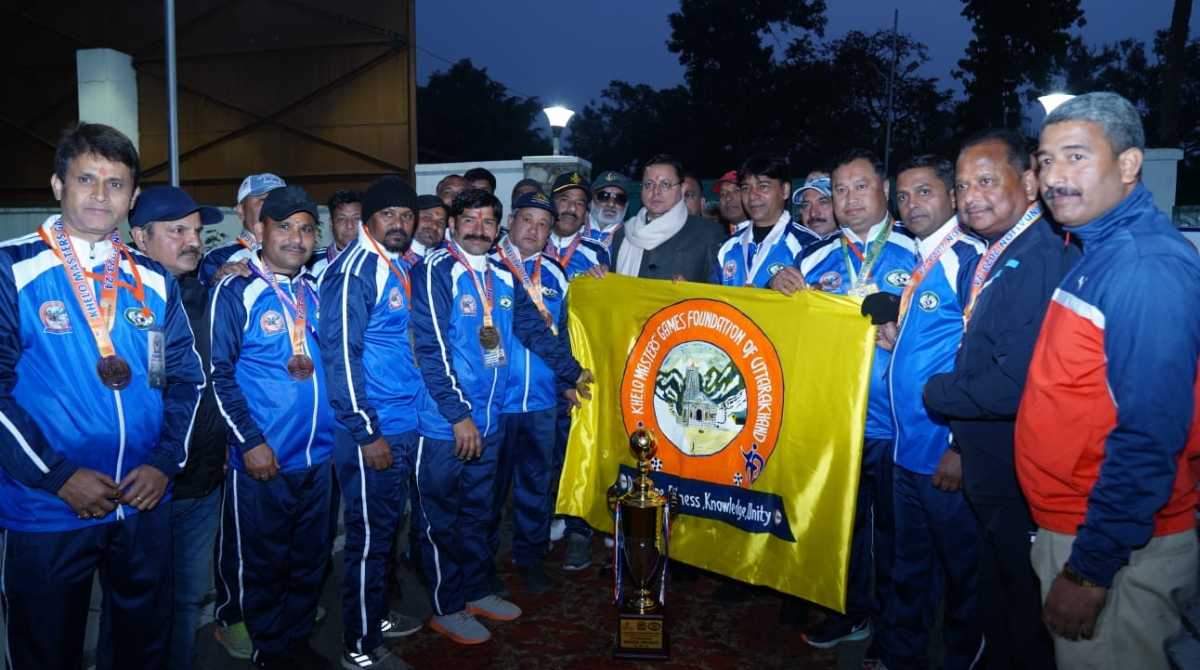 Congratulate CM Dhami honored the players of the international football competition. 1 News Todayz सीएम धामी ने इंटरनेशनल फुटबाल प्रतियोगिता के खिलाड़ियों को किया सम्मानित, बढ़ाया उनका उत्साह