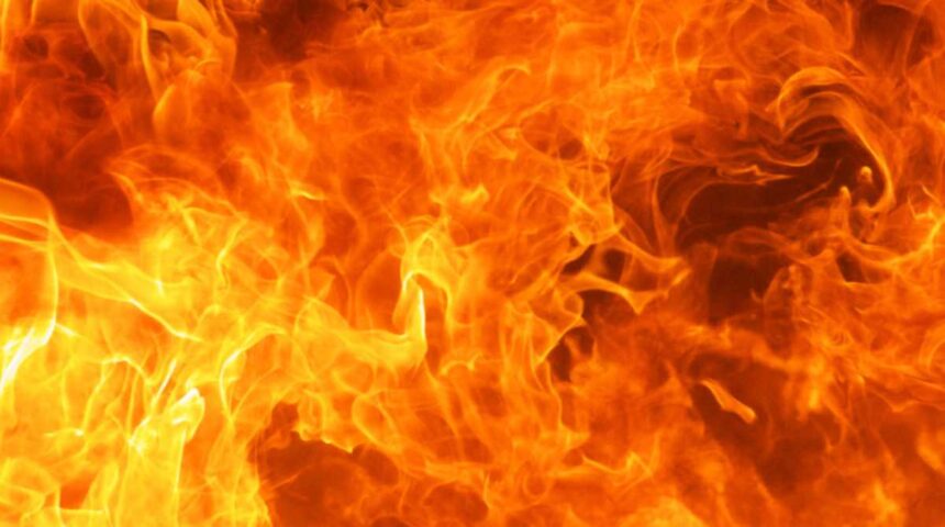 A fierce fire in Uttarakhand everything in the house and warehouse was burnt to ashes 1 News Todayz Dehradun: राजधानी में आग की चपेट में आने से दो जिंदा लोगों की मौत, भीषण अग्निकांड से मचा कोहराम...