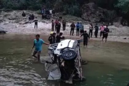 Bageshwar Incident Saryu Incident Uttarakhand News Saryu Incident 1 News Todayz हादसा: बागेश्वर में कार नदी में गिरने से दो भाइयों सहित चार की मौत, गंगाजल लेने जा रहे थे युवक, हादसे के हो गए शिकार...