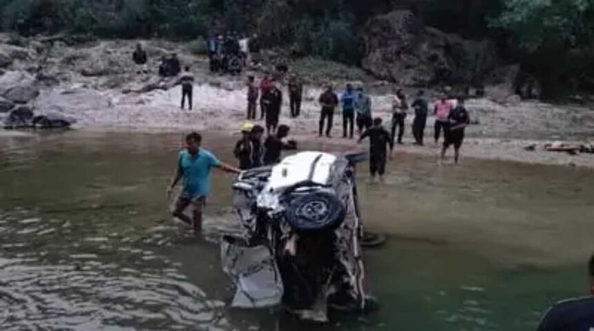 Bageshwar Incident Saryu Incident Uttarakhand News Saryu Incident 1 News Todayz हादसा: बागेश्वर में कार नदी में गिरने से दो भाइयों सहित चार की मौत, गंगाजल लेने जा रहे थे युवक, हादसे के हो गए शिकार...
