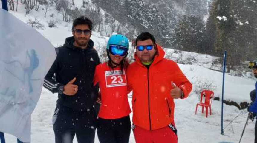 Open National Skiing Championship Himachal Pradesh Tourism Department Snow Girl Maneka Gunjyal Uttarakhand News 1 News Todayz उत्तराखंड की स्नो गर्ल मेनका गुंज्याल ने किया प्रदेश का नाम रोशन, जीता गोल्ड मेडल...