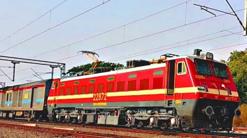 Uttarakhand News From here the journey of electric train starts for three cities including Delhi 1 News Todayz Uttarakhand News: नाबालिग भाई-बहन घर में मामूली विवाद के बाद ट्रेन के आगे कूदे, बच्चों की मौत से परिवार में पसरा मातम...