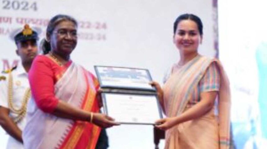 Uttarakhand News President Draupadi Murmu honored him with certificate and medal. 1 News Todayz Uttarakhand: राष्ट्रपति द्रौपदी मुर्मु ने भारतीय वन सेवा के परिवीक्षार्थियों किया सम्मानित…