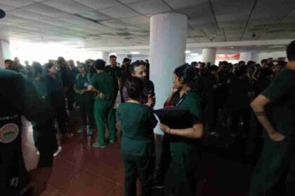 AIIMS again in news due to dirty act of nursing officer News Todayz एम्स ऋषिकेश : महिला डॉक्टर के साथ नर्सिंग आफिसर ने की गंदी हरकत, हुआ हंगामा...