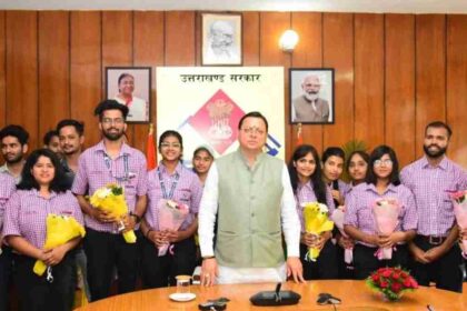 CM Dhami presented the youth selected job role in Japan News Todayz Uttarakhand: मुख्यमंत्री से भेंट करने पहुंचे जापान में केयर गिवर जॉब रोल के लिए चयनित युवा, सीएम धामी ने दी शुभलमनाएं...