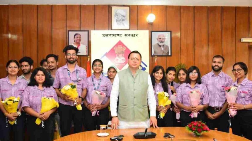 CM Dhami presented the youth selected job role in Japan News Todayz Uttarakhand: मुख्यमंत्री से भेंट करने पहुंचे जापान में केयर गिवर जॉब रोल के लिए चयनित युवा, सीएम धामी ने दी शुभलमनाएं...