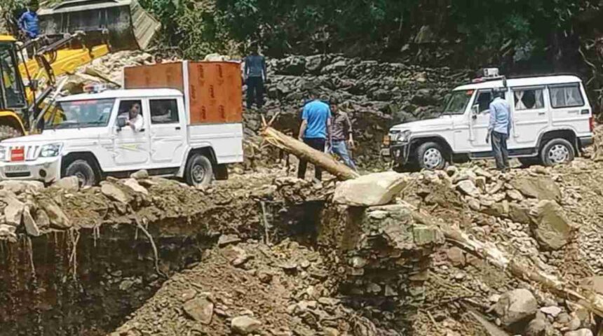 Disaster Cloud burst in Pauri Garhwal scene 1 News Todayz पौड़ी गढ़वाल मे बादल फटने से मची तबाही, घरों में घुसा पानी…