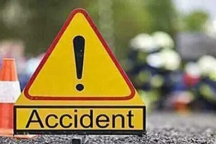 Uttarakhand News Hadakhan temple Nainital accident Uttarakhand road accident Haldwani road accident 8 News Todayz हादसा: देहरादून में पेड़ से टकराई कार दो की दर्दनाक मौत…