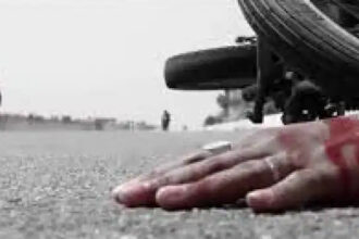 accident in rae bareli bike collided with truck death of two teachers 1650618479 News Todayz तेज रफ्तार कार ने एक युवक को कुचला,मौत