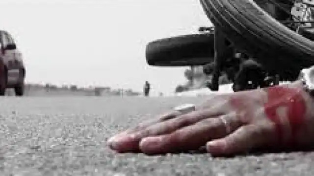 accident in rae bareli bike collided with truck death of two teachers 1650618479 News Todayz बाइक दुर्घटनाग्रस्त, दो युवकों की मौत