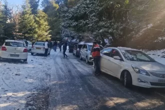 27 12 2024 auli snowfall 1200x642 1 News Todayz बारिश-बर्फबारी के चलते बड़ी संख्या में उत्तराखंड का रुख कर रहे पर्यटक