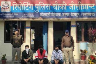 c1 20250202 21444646 News Todayz सार्वजनिक स्थान पर दबंगई दिखाने वालों को पुलिस ने लिया हिरासत में 