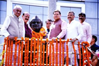 WhatsApp Image 2025 04 25 at 11.30.30 AM News Todayz पर्वतीय क्षेत्रों के समग्र विकास के स्पष्ट विज़न थे हेमवती नंदन बहुगुणा: सीएम धामी