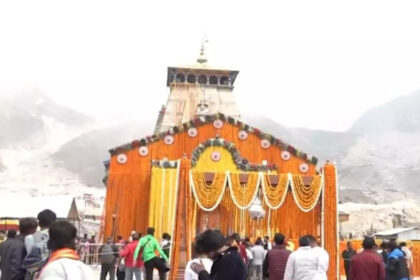 1541187 nandini deeksha 2025 05 01t131031784 News Todayz 2 मई को खुलेंगे बाबा केदारनाथ के कपाट, 108 क्विंटल फूलों से सजाया गया मंदिर परिसर