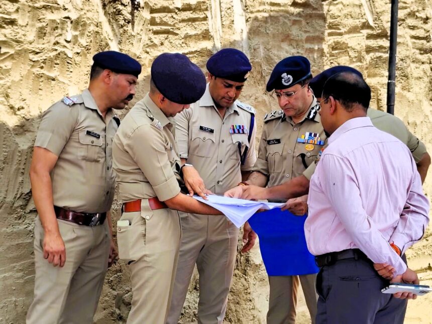 WhatsApp Image 2025 04 29 at 9.50.31 PM News Todayz चारधाम यात्रा: पुलिस महानिदेशक ने ऋषिकेश में किया व्यवस्थाओं का स्थलीय निरीक्षण