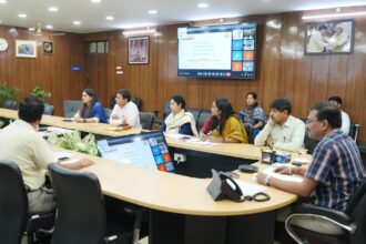 WhatsApp Image 2025 05 02 at 6.06.12 PM scaled 1 News Todayz मुख्य सचिव ने की मंडल रेल प्रबंधक मुरादाबाद एवं इज्जतनगर के साथ बैठक