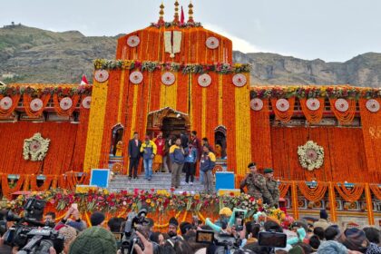 WhatsApp Image 2025 05 04 at 8.11.12 AM News Todayz जयकारों और वैदिक मंत्रोच्चार के बीच खुले श्री बद्रीनाथ धाम के कपाट