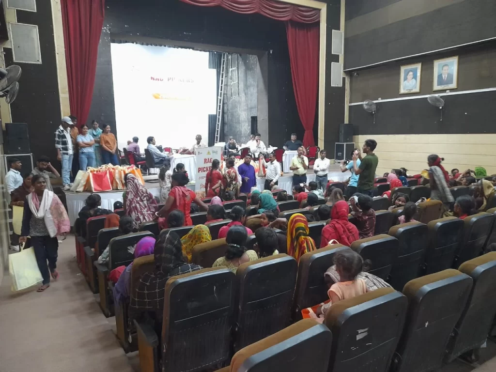 नगर निगम देहरादून, स्वास्थ्य विभाग एवं वेस्ट वॉरियर्स संस्था ने रैग पिकर्स के लिए निःशुल्क स्वास्थ्य शिविर आयोजित किया 2 health camp MCD waste pickers News Todayz नगर निगम देहरादून, स्वास्थ्य विभाग एवं वेस्ट वॉरियर्स संस्था ने रैग पिकर्स के लिए निःशुल्क स्वास्थ्य शिविर आयोजित किया