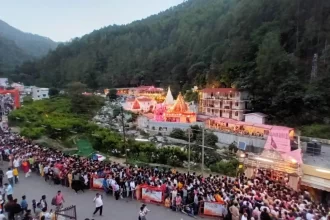 11 06 2025 15 06 2023 kainchi dham 23441801 23961519 3 News Todayz कैंची धाम में श्रद्धालुओं की बढ़ती संख्या के चलते मुख्यमंत्री ने दिए समुचित प्रबंधन के निर्देश