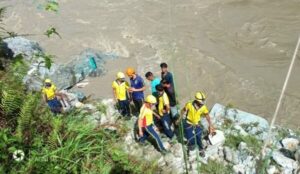 1750935262 IMG 20250626 WA0009 e1750933846778 300x174 1 News Todayz अलकनंदा नदी में समाई यात्रियों से भरी बस