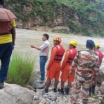 WhatsApp Image 2025 06 28 at 4.34.50 PM News Todayz घोलतीर बस दुर्घटना: भारी बारिश, तेज बहाव, फिर भी नहीं थमा प्रशासन का सर्च, रेस्क्यू अभियान