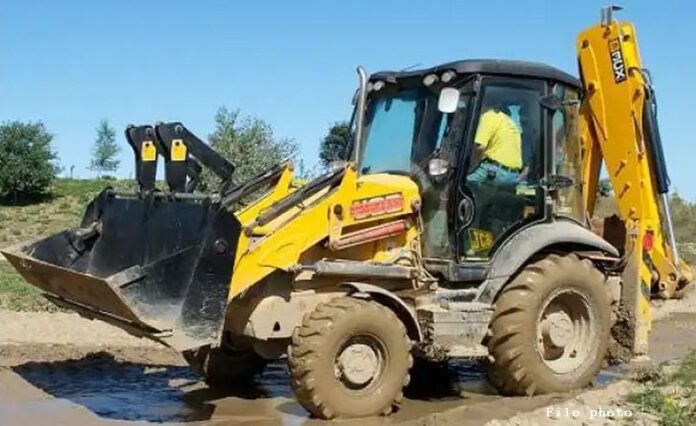 Bulldozar file 696x426 1 News Todayz सरकारी जमीन पर बनी मजार पर चला बुलडोजर