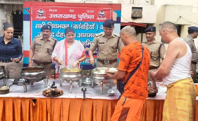 IMG 20250720 WA0037 768x471 1 News Todayz सपी देहरादून के निर्देशो पर दून पुलिस ने किया कांवड़ श्रद्धालुओं का भव्य स्वागत