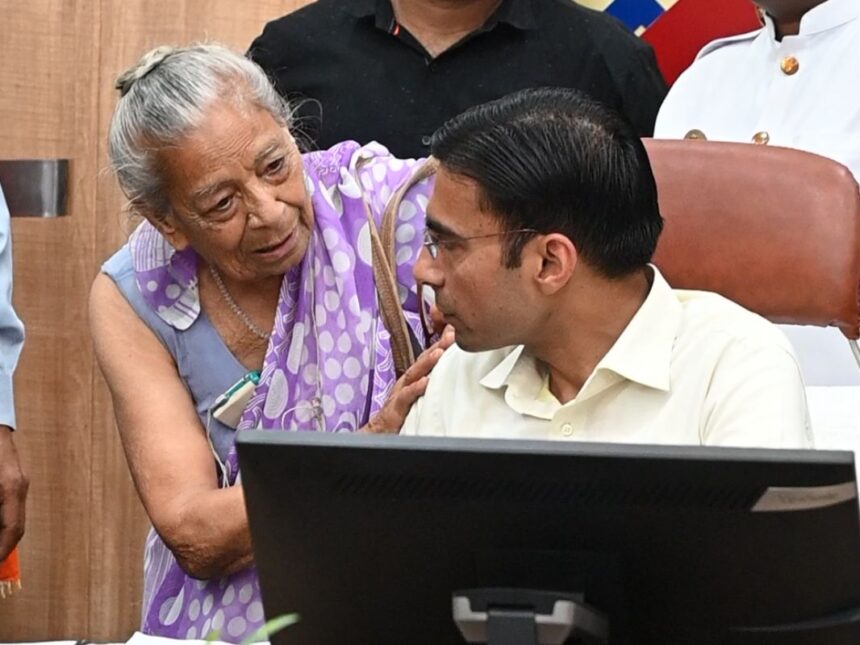 WhatsApp Image 2025 07 02 at 10.47.35 AM News Todayz डीएम बंसल ने लिया संज्ञान, गिफ्ट डीड को किया खारिज, 3080 वर्ग फीट सम्पति पुनः बुजुर्ग दम्पति के नाम