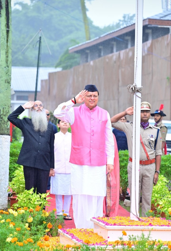 IMG 20250823 171607 News Todayz सीएम धामी ने 79वें स्वतंत्रता दिवस के अवसर पर मुख्यमंत्री आवास में किया ध्वजारोहण
