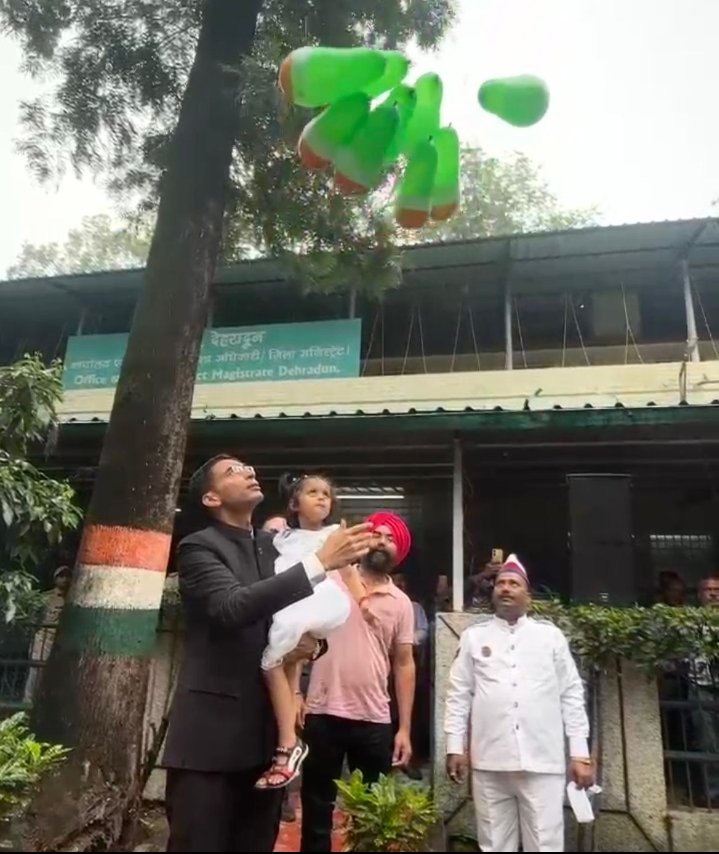 Screenshot 2025 08 23 18 06 01 95 News Todayz स्वतंत्रता दिवस पर दून क्लेक्ट्रेट परिसर में छाया देश भक्ति का रंग