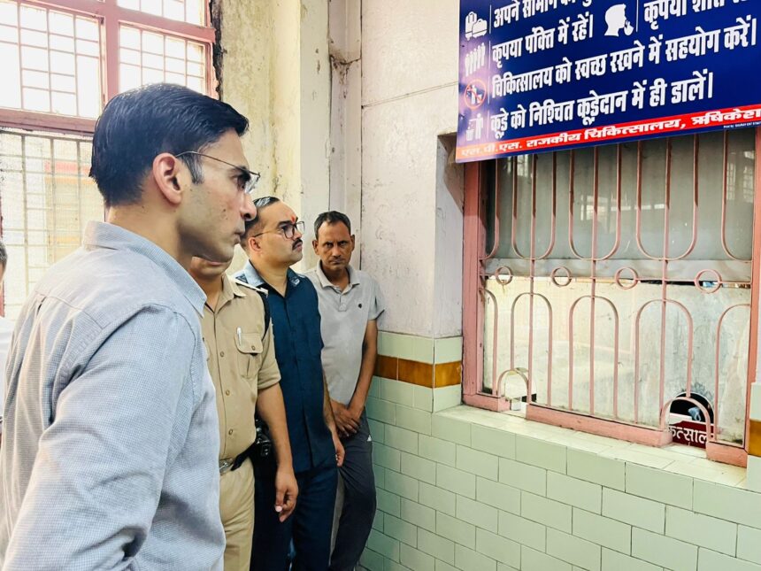 WhatsApp Image 2025 07 31 at 12.11.34 PM News Todayz डीएम सविन स्वास्थ्य सेवा सुधार मिशन पर, जनमन अस्पताल ऋषिकेश को हाईटैक टीकाकरण कक्ष की सौगात