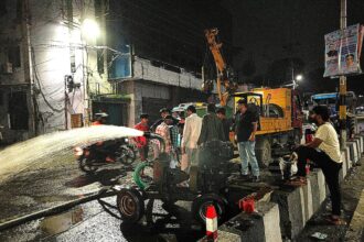 WhatsApp Image 2025 08 02 at 4.48.01 PM News Todayz जल भराव क्षेत्रों से पानी की निकासी में उपयोगी साबित हो रहे जिला प्रशासन के हाई प्रेशर डी-वाटरिंग पंप