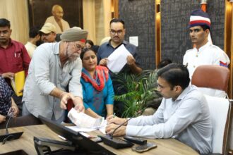 WhatsApp Image 2025 08 04 at 7.44.08 PM News Todayz डीएम जनदर्शन: मूसलाधार बारिश में भी नही डिगे जनमन के कदम, 116 फरियादी पंहुचे कलक्ट्रेट