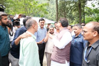 WhatsApp Image 2025 08 08 at 12.31.28 PM News Todayz मुख्यमंत्री की मौजूदगी में आपदा प्रभावित धराली क्षेत्र में राहत और बचाव अभियान युद्धस्तर पर जारी है