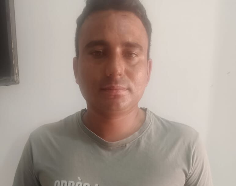 WhatsApp Image 2025 08 08 at 4.36.54 PM e1754653401599 News Todayz कम्पनी ने वेतन और उपचार कराने से किया इनकार, व्यथित फरियादी पहुंचा डीएम द्वार