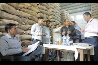 WhatsApp Image 2025 08 13 at 11.09.30 AM News Todayz हजारों लोग भीड़ में लगकर राशन लेने को थे मजबूर, डीएम लिया संज्ञान, खुली 17 नई सस्ता गल्ला राशन दुकान