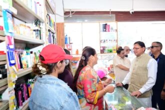 swadashi pro 780x470 1 News Todayz मुख्यमंत्री धामी ने दुकानदारों एवं स्थानीय लोगों से कि मुलाकात