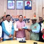 15 1 300x219 1 News Todayz सीएम धामी से मंत्री, विधायक, अधिकारियों समेत प्रदेशभर से आए लोगों ने की भेंट, दीपावली की दी शुभकामनाएं