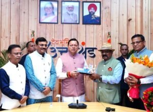 15 1 300x219 1 News Todayz सीएम धामी से मंत्री, विधायक, अधिकारियों समेत प्रदेशभर से आए लोगों ने की भेंट, दीपावली की दी शुभकामनाएं