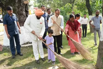 4916895 9ccd10bf375d3bb58ce71e8375bb0a5d News Todayz ‘स्वच्छता केवल कार्य नहीं, जीवनशैली है’: राज्यपाल ने राजभवन परिसर की सफाई कर अधिकारियों को किया प्रेरित