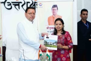 IMG 20251018 WA0375 300x200 1 News Todayz मुख्यमंत्री ने सहायक समीक्षा अधिकारियों को सौंपे नियुक्ति पत्र, परिवारजनों को दी शुभकामनाएं