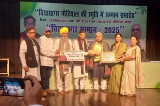 WhatsApp Image 2025 09 30 at 12.16.39 News Todayz विद्यासागर नौटियाल की विरासत को आगे बढ़ा रहे प्रभात ध्यानी: जनकवि बल्ली सिंह चीमा बोले- नौटियाल ने साहित्य में जातिवाद और अंधविश्वास को नकारा