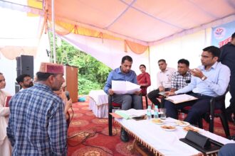 WhatsApp Image 2025 09 30 at 6.02.30 PM scaled 1 News Todayz पहाड़ी क्षेत्रों की समस्याओं पर DM सख्त: सड़कों की मरम्मत के लिए मौके पर धन स्वीकृत, अधिकारियों को ‘कोई शिकायत लंबित न रहे’ के निर्देश