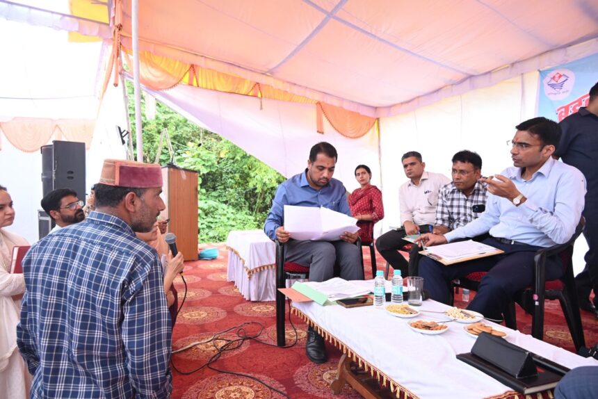 WhatsApp Image 2025 09 30 at 6.02.30 PM scaled 1 News Todayz पहाड़ी क्षेत्रों की समस्याओं पर DM सख्त: सड़कों की मरम्मत के लिए मौके पर धन स्वीकृत, अधिकारियों को ‘कोई शिकायत लंबित न रहे’ के निर्देश