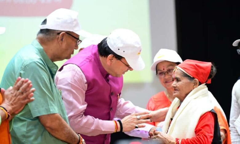 WhatsApp Image 2025 10 01 at 16.01.02 780x470 1 News Todayz अंतर्राष्ट्रीय वृद्धजन दिवस : मुख्यमंत्री ने किया वृद्धजनों को सम्मानित