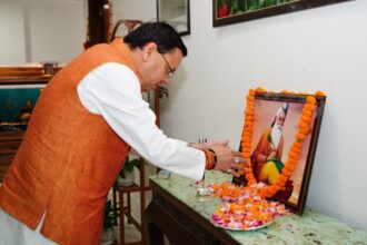 WhatsApp Image 2025 10 07 at 9.58.04 AM News Todayz सीएम धमी ने महर्षि वाल्मीकि के चित्र पर किये श्रद्धा सुमन अर्पित