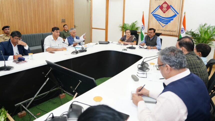 WhatsApp Image 2025 10 16 at 5.01.26 PM News Todayz डीरिग्यूलेशन एवं ईज ऑफ डूइंग बिज़नेस पर टास्क फोर्स ने की उत्तराखण्ड में प्रगति की समीक्षा