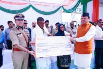 WhatsApp Image 2025 10 21 at 12.26.48 PM News Todayz मुख्यमंत्री धामी ने पुलिस स्मृति दिवस परेड कार्यक्रम में किया प्रतिभाग