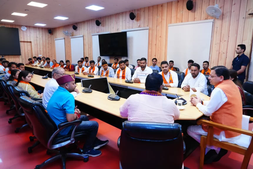 cm dhami abvp winners meeting uttarakhand scaled 1 News Todayz ABVP की जीत पर मुख्यमंत्री धामी ने दी शुभकामनाएं: ‘आपकी सक्रिय भागीदारी से समाज में आएगा सकारात्मक बदलाव